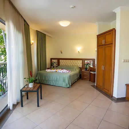 Club Karakas 4*